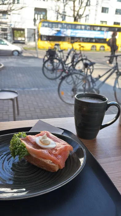 Frühstück Berlin April 2026 — 9,65 €